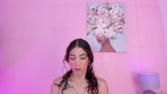 Snapshot of evelyn__rose1 chatting on 03-18-26, 06:00 evelyn rose1 online show from 03-18-26, 06:00