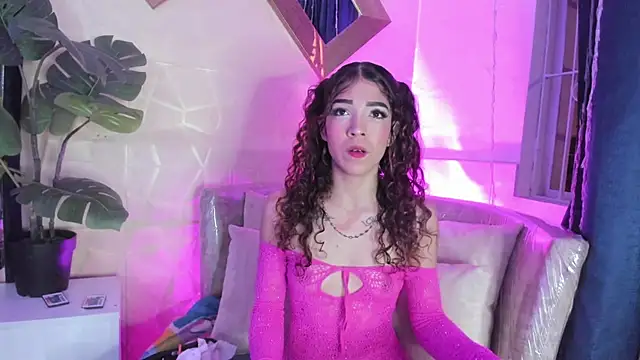 Snapshot of evelyn__rose1 chatting on 04-10-26, 05:01 evelyn rose1 online show from 04-10-26, 05:01