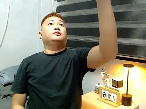 Snapshot of Bigdaddybear888 chatting on 07-16-26, 12:00 Bigdaddybear888 online show from 07-16-26, 12:00