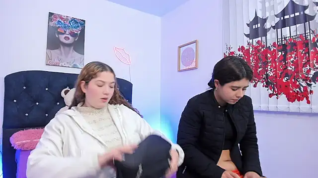 valeria and zoe online show from 03-04-26, 01:28