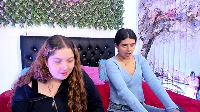 valeria and zoe online show from 05-19-26, 02:12