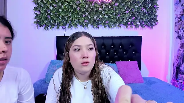 valeria and zoe online show from 05-29-26, 02:04