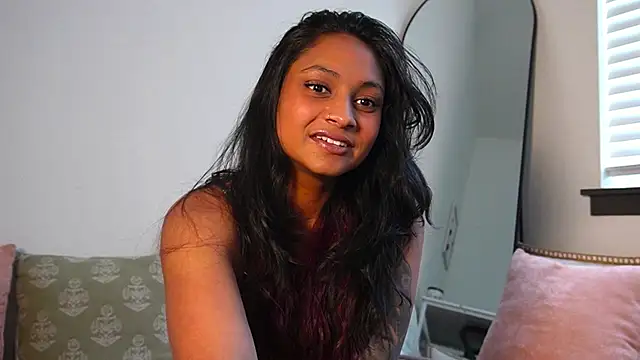 Snapshot of itsjustzara chatting on 02-27-26, 10:43 itsjustzara online show from 02-27-26, 10:43