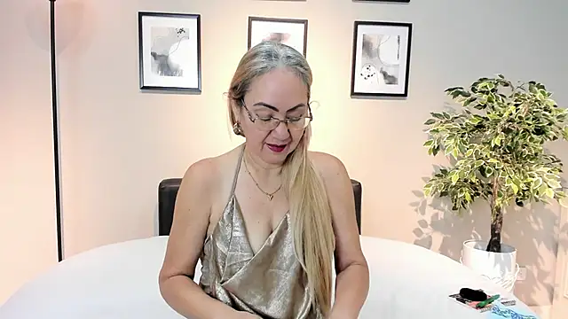 Snapshot of Victoria_Firee chatting on 04-06-26, 12:06 Victoria Firee online show from 04-06-26, 12:06