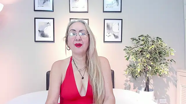 Snapshot of Victoria_Firee chatting on 04-11-26, 01:04 Victoria Firee online show from 04-11-26, 01:04