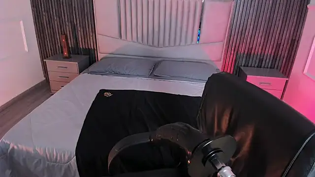 Emberrvelvet online show from 03-21-26, 08:19