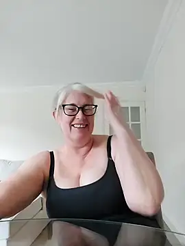 FlirtyFleur-x online show from 04-15-26, 08:10
