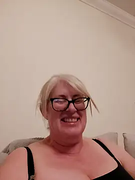 FlirtyFleur-x online show from 04-18-26, 07:58