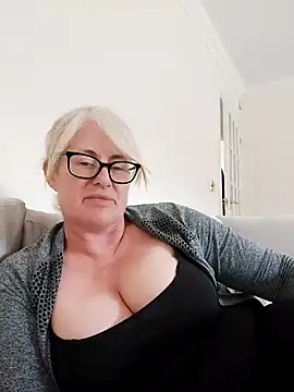FlirtyFleur-x online show from 04-21-26, 11:05