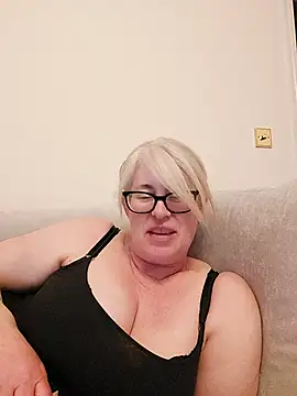 FlirtyFleur-x online show from 04-22-26, 10:11