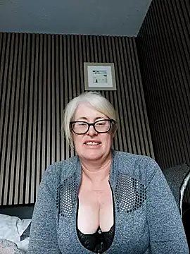 FlirtyFleur-x online show from 05-07-26, 06:52