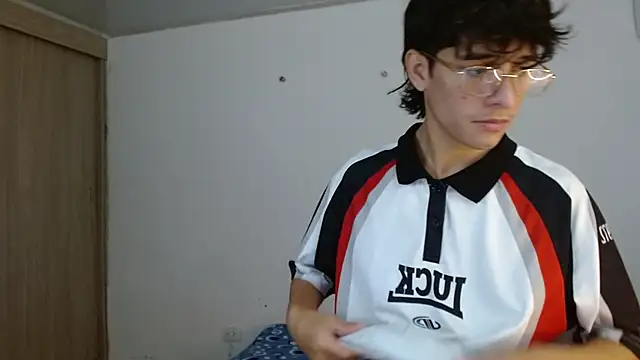 Snapshot of noah_millerx chatting on 06-18-26, 07:51 noah millerx online show from 06-18-26, 07:51