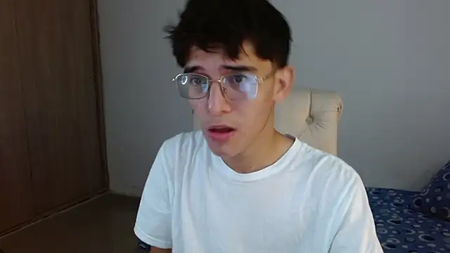 Snapshot of noah_millerx chatting on 06-24-26, 07:35 noah millerx online show from 06-24-26, 07:35