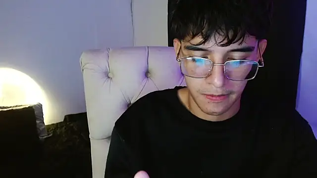 Snapshot of noah_millerx chatting on 07-05-26, 04:19 noah millerx online show from 07-05-26, 04:19