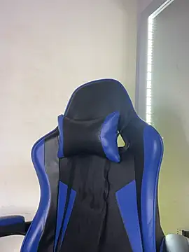 Snapshot of Maddie_7 chatting on 04-09-26, 02:44 Maddie 7 online show from 04-09-26, 02:44