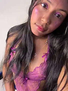 Snapshot of Maddie_7 chatting on 04-11-26, 02:49 Maddie 7 online show from 04-11-26, 02:49