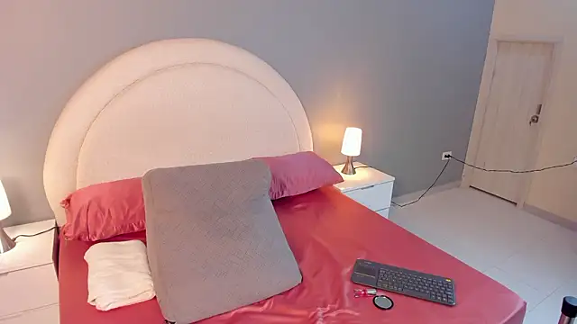 Snapshot of zoepinkett chatting on 03-18-26, 03:42 zoepinkett online show from 03-18-26, 03:42