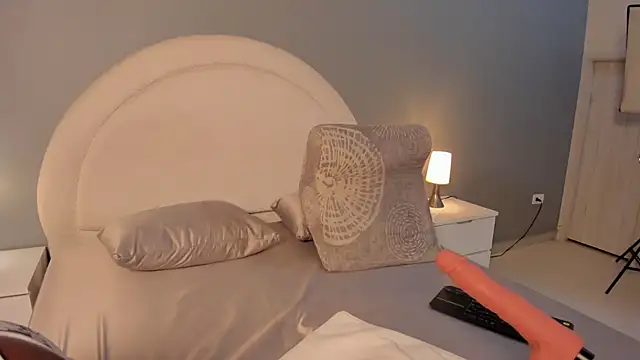 Snapshot of zoepinkett chatting on 03-27-26, 03:56 zoepinkett online show from 03-27-26, 03:56