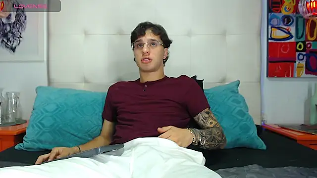 Snapshot of EXCLUSIVE8 chatting on 03-25-26, 04:40 EXCLUSIVE8 online show from 03-25-26, 04:40