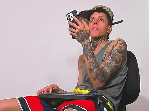Snapshot of gabriel_reyes21 chatting on 05-19-26, 01:06 gabriel reyes21 online show from 05-19-26, 01:06
