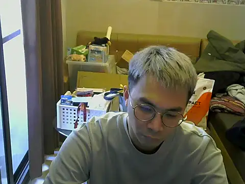 Snapshot of silverwolfwoof chatting on 03-13-26, 07:37 silverwolfwoof online show from 03-13-26, 07:37