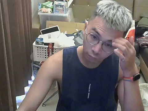 Snapshot of silverwolfwoof chatting on 04-05-26, 05:37 silverwolfwoof online show from 04-05-26, 05:37