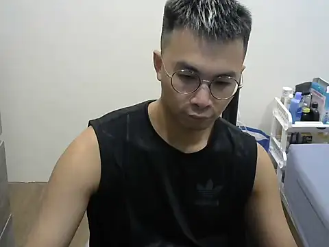 Snapshot of silverwolfwoof chatting on 05-15-26, 05:42 silverwolfwoof online show from 05-15-26, 05:42