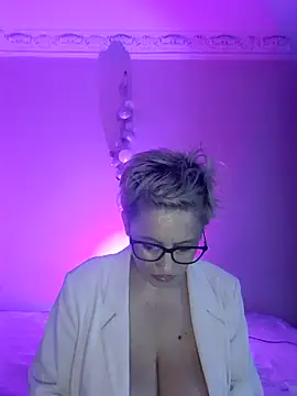 Snapshot of LunaBlaise chatting on 04-10-26, 04:44 LunaBlaise online show from 04-10-26, 04:44