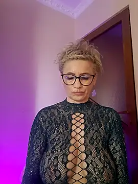 LunaBlaise online show from 05-16-26, 06:32