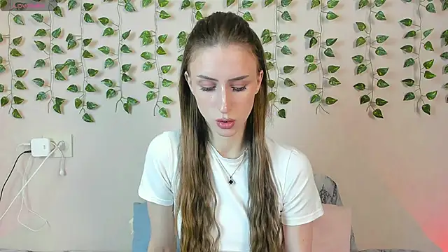 EllieRough online show from 06-18-26, 04:24