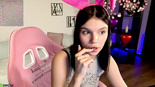 Snapshot of JanetCensley chatting on 04-06-26, 09:32 JanetCensley online show from 04-06-26, 09:32