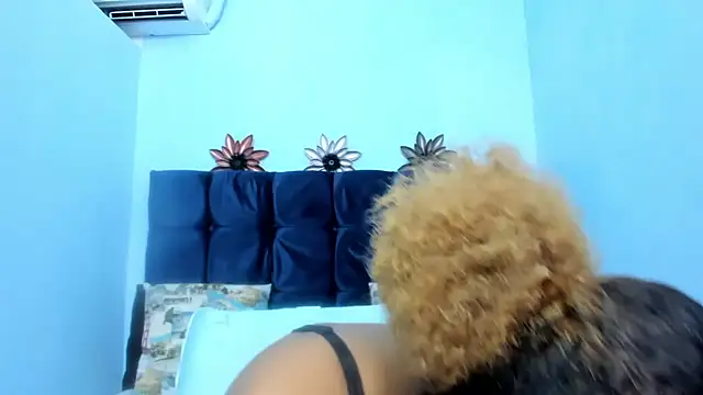 Snapshot of Saray_sexylove chatting on 07-19-26, 12:09 Saray sexylove online show from 07-19-26, 12:09