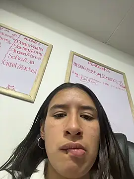 Snapshot of LilyRossi_ chatting on 05-13-26, 12:13 LilyRossi online show from 05-13-26, 12:13