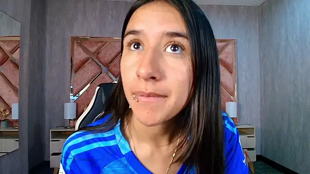 Snapshot of LilyRossi_ chatting on 05-21-26, 01:29 LilyRossi online show from 05-21-26, 01:29