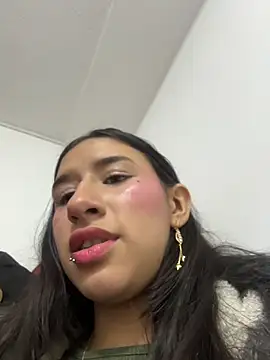 Snapshot of LilyRossi_ chatting on 06-03-26, 02:33 LilyRossi online show from 06-03-26, 02:33
