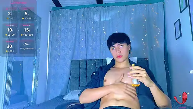 Snapshot of Dantekent chatting on 04-15-26, 02:02 Dantekent online show from 04-15-26, 02:02