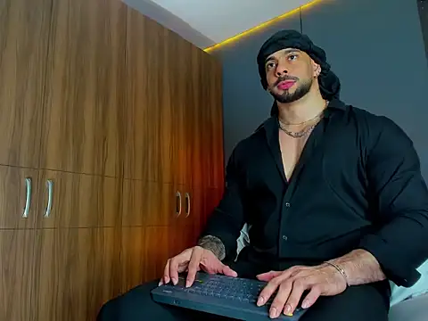 Snapshot of massimo_visconti chatting on 03-07-26, 03:03 massimo visconti online show from 03-07-26, 03:03