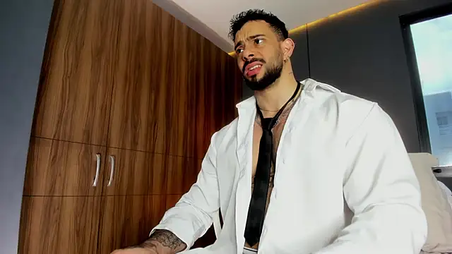 Snapshot of massimo_visconti chatting on 03-15-26, 02:56 massimo visconti online show from 03-15-26, 02:56