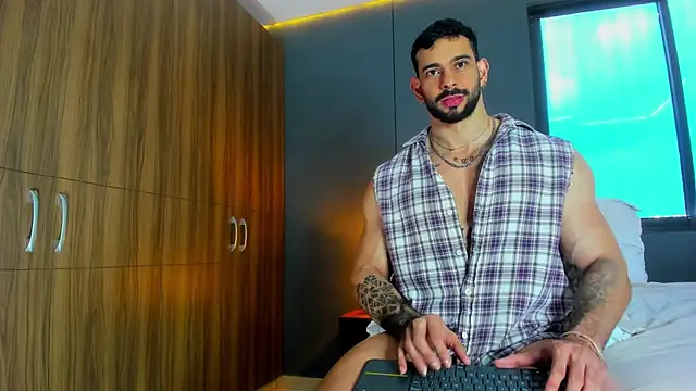 Snapshot of massimo_visconti chatting on 03-19-26, 03:16 massimo visconti online show from 03-19-26, 03:16