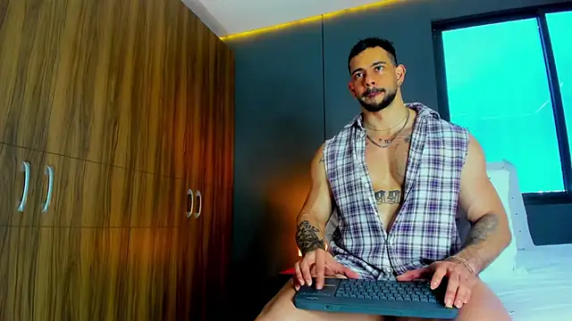 Snapshot of massimo_visconti chatting on 03-24-26, 03:06 massimo visconti online show from 03-24-26, 03:06