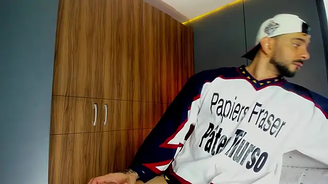 Snapshot of massimo_visconti chatting on 04-06-26, 03:46 massimo visconti online show from 04-06-26, 03:46