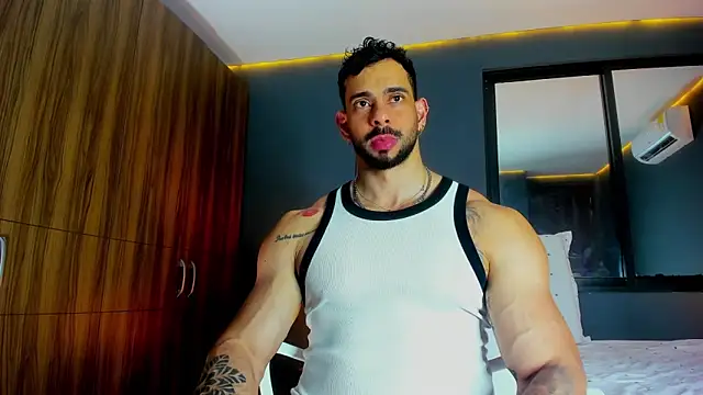 Snapshot of massimo_visconti chatting on 04-08-26, 02:00 massimo visconti online show from 04-08-26, 02:00