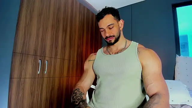 Snapshot of massimo_visconti chatting on 04-10-26, 04:23 massimo visconti online show from 04-10-26, 04:23