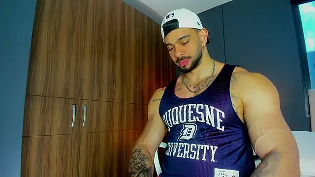 Snapshot of massimo_visconti chatting on 04-16-26, 01:34 massimo visconti online show from 04-16-26, 01:34