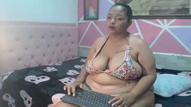 Snapshot of Doll_rihana chatting on 06-02-26, 06:21 Doll rihana online show from 06-02-26, 06:21