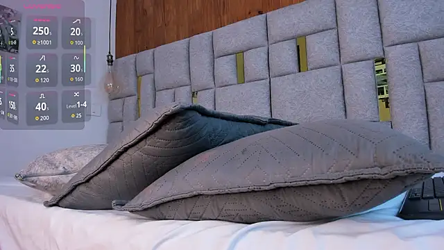 camilaa smith  online show from 03-12-26, 07:31