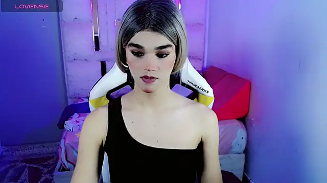 Snapshot of Sophiaa_doll_ chatting on 03-16-26, 05:44 Sophiaa doll online show from 03-16-26, 05:44