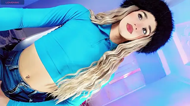 Snapshot of Sophiaa_doll_ chatting on 04-15-26, 04:19 Sophiaa doll online show from 04-15-26, 04:19