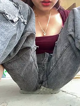 Snapshot of Junyy_k2 chatting on 04-05-26, 02:31 Junyy k2 online show from 04-05-26, 02:31