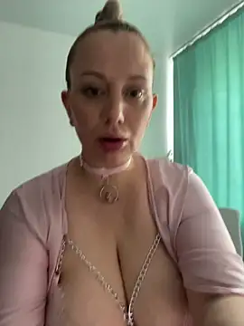 Snapshot of Avery_Wilson chatting on 06-12-26, 03:27 Avery Wilson online show from 06-12-26, 03:27